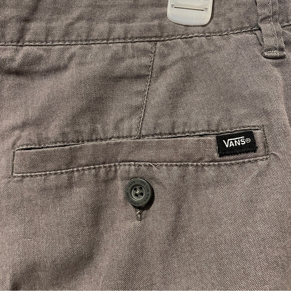 Vans Men’s Chino Shorts Gray Size 36 Flat Front Casual Skate Style - Picture 3 of 9